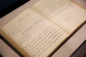 Telšių ješivos vadovo Josifo Leibo Blocho 1916–1918 m. skaitytų paskaitų apie moralę „Musar šmuesn“ sąsiuvinis. (Lietuvos nacionalinės Martyno Mažvydo bibliotekos ir YIVO Žydų tyrimų instituto Niujorke leidimu)