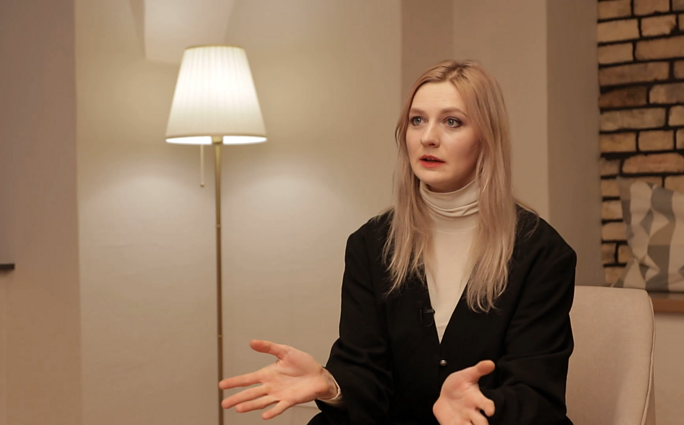 Augalinių desertų verslą pradėjusi aktorė Aistė Lasytė į vienos profesijos rėmus savęs nestato: svarbiausia, kad gyventi būtų įdomu