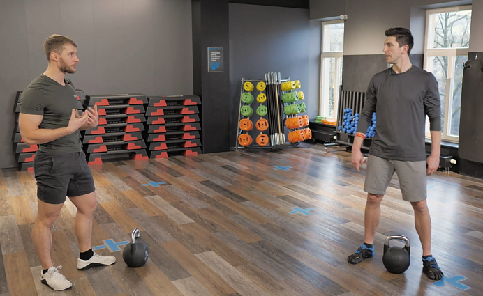 Sportuojame su svarmenimis: treneris dalinasi, nuo ko pradėti ir kokius pratimus atlikti