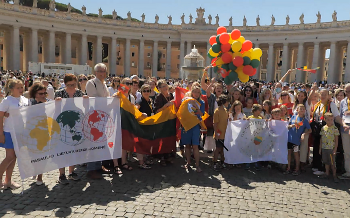 Lietuvių bendruomenės Italijoje matomos ryškiai: trispalvės spalvomis švietė ir koliziejus, ir paplūdimiai, ir kalnų šlaitai
