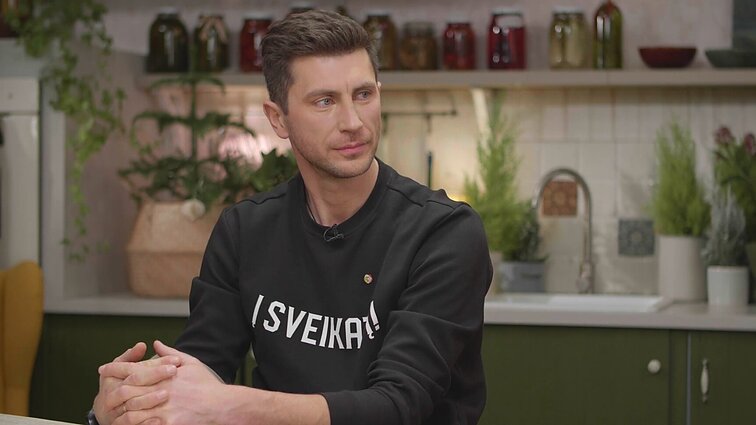 Kiekvienam tinkančių grūdinimosi pratimų įvardijęs Dzeranovas: sportuoti žmogus būtinai neturi, bet jis privalo judėti