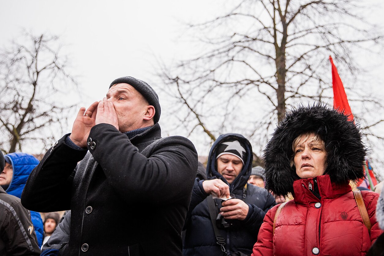 Per Sausio 13-osios renginį prie Seimo susirinko protestuotojai Per Sausio 13-osios renginį prie Seimo susirinko protestuotojai
