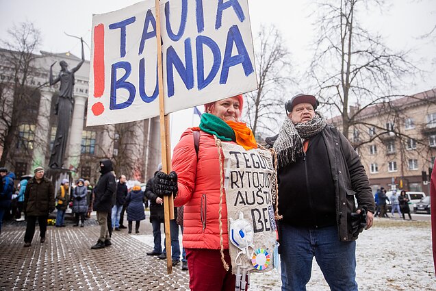 Per Sausio 13-osios renginį prie Seimo susirinko protestuotojai Per Sausio 13-osios renginį prie Seimo susirinko protestuotojai