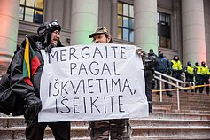 Per Sausio 13-osios renginį prie Seimo susirinko protestuotojai Per Sausio 13-osios renginį prie Seimo susirinko protestuotojai