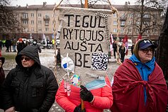 Per Sausio 13-osios renginį prie Seimo susirinko protestuotojai Per Sausio 13-osios renginį prie Seimo susirinko protestuotojai