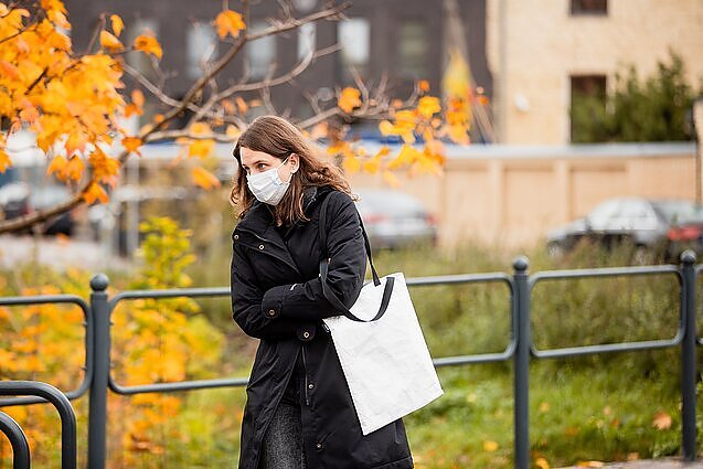 Žinios. Prancūzijos administracinis teismas atšaukė prievolę dėvėti kaukes Paryžiaus gatvėse
