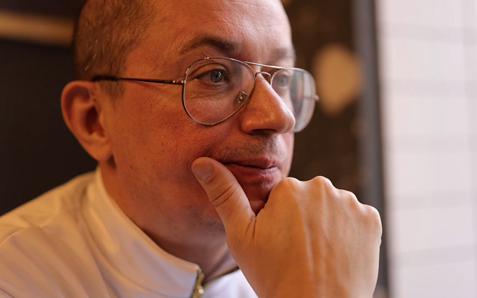 Skeptiškai išpažintis vertinantis Aleksandras Pogrebnojus: jei nori pasišnekėti su Dievu, tai nueik prie jūros ir šnekėkis