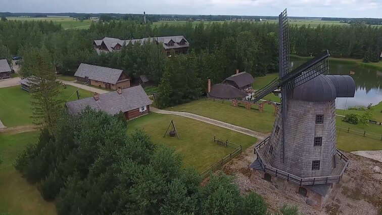 Anuometinė elektrinė, tapusi ir susibūrimo vieta: malūnų Lietuvoje istorija, į kuriuos savo eilės laukdavo ir parą