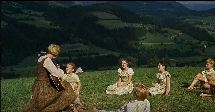 Miuziklai, virtę kino filmais: dainos ir pasivaikščiojimai tarp parduotuvių lentynų, virtę šokiais