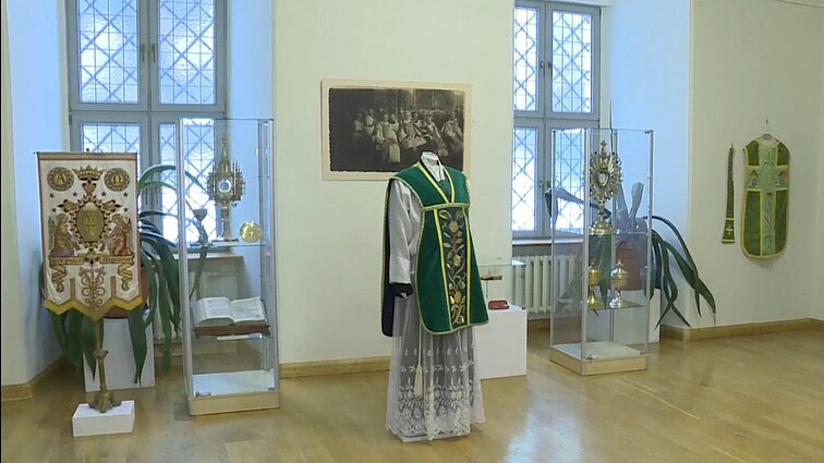 Monsinjoro Vasiliausko šimtmečiui paminėti – bažnyčios liturginių drabužių ir reikmenų paroda Biržų muziejuje Monsinjoro Vasiliausko šimtmečiui paminėti – bažnyčios liturginių drabužių ir reikmenų paroda Biržų muziejuje