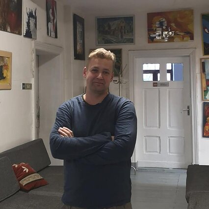 Kultūros savaitė. Sėskim ir pakalbėkim. Šilutės meno mokyklos dailės mokytojas Andrius Sirtautas