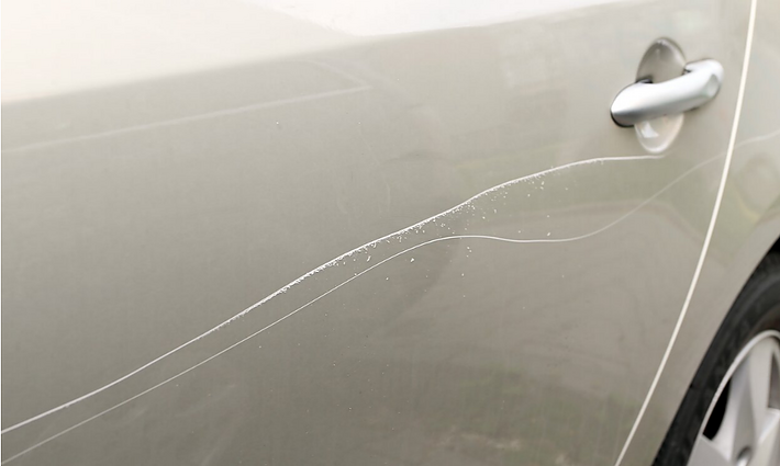 Pigesnių dažymo paslaugų ieškantiems garažiukuose – serviso meistrų įspėjimas: sutvarkyti broką sunku ir brangu, o kartais – neįmanoma