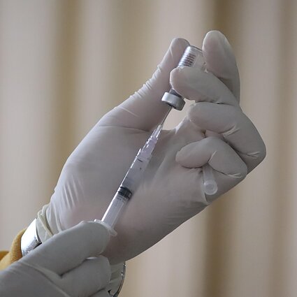 Lietuvos diena. Ar ketvirtoji vakcinos dozė gali suteikti pakankamą apsaugą nuo koronaviruso?
