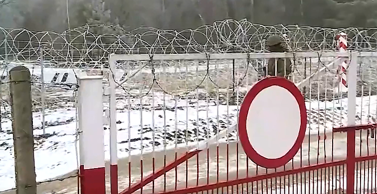 Žinios. Lenkija šiandien planuoja pradėti statyti nuolatinį užtvarą prie ES išorės sienos su Baltarusija