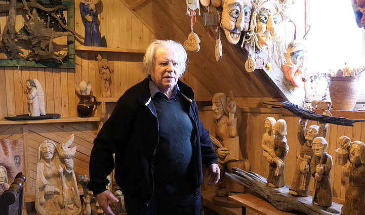 Beveik trisdešimtmetį kuriantis tautodailininkas Vytas Jaugėla: šimtui „griekų“ esu įsipareigojęs padirbti po kryžių