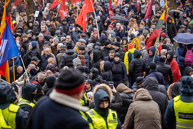 Žinios. Dėl galimų pažeidimų Sausio 13-osios proteste prie Seimo pradėta 10 tyrimų