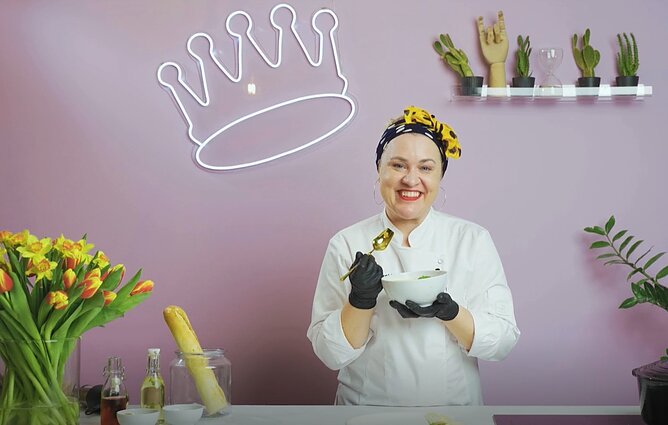 Kepintų daržovių sriubos receptas ir naudingi virtuvės šefės patarimai apie kepimo popierių ir paprikas