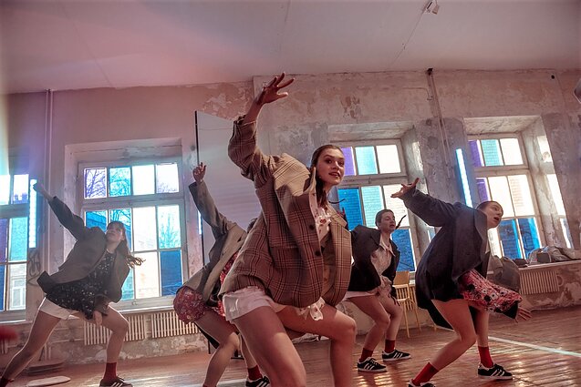 „Me two“ spektaklis „Savoj krūvoj“