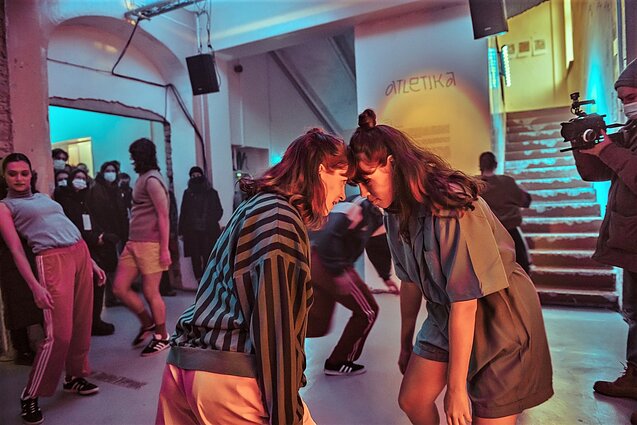 „Me two“ spektaklis „Savoj krūvoj“