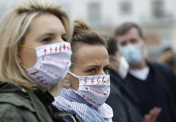 Moters mirtis Lenkijoje sukėlė naują pasipiktinimo bangą: anot artimųjų, tai įvyko dėl priimto abortų įstatymo