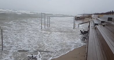 Baltijos jūros bangos apsėmė Klaipėdos paplūdimius