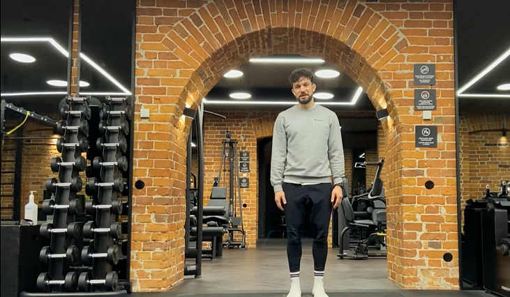 Žvalus rytas: lengva mankšta su kineziterapeutu Tomu Linksmuoliu