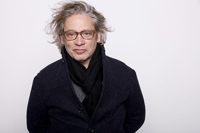 56-ąjį gimtadienį švenčiantis Dexteris Fletcheris apie vis dar užlūstantį jaudulį: kartais naktimis spoksau į lubas ir nežinau, ką reikės daryti