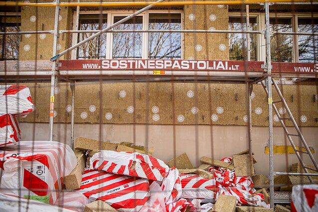 Ekspertų nuomone, vienas efektyviausių būdų mažinti šilumos kainų naštą – namų renovacijos spartinimas