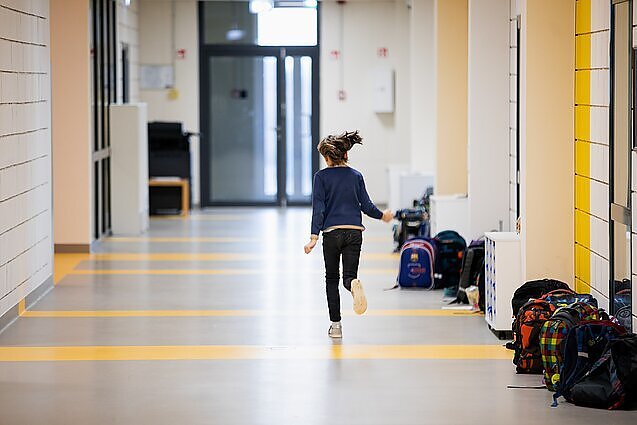 COVID-19 padėtį ugdymo įstaigose įvertinusi Razmuvienė: artimiausias laikas dar mus stebins rekordais