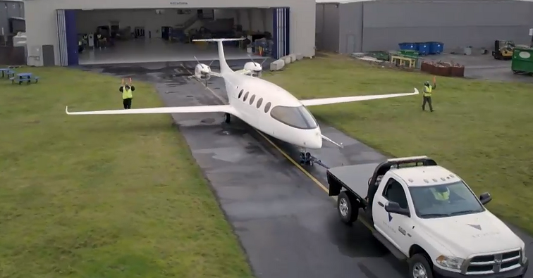 Mokslininkas apie elektrinės aviacijos ateitį: kol kas didžiausia problema – baterijos talpa ir jos svoris