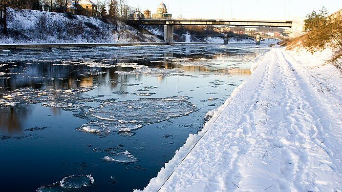 Laukia pokyčiai: artimiausiomis dienomis žiema dar rodys nagus, tačiau nuo savaitgalio sulauksime šiltesnės orų masės