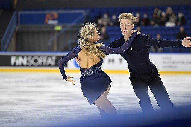 Lietuvos vėliavą Pekino olimpiados atidaryme nešianti šokių ant ledo pora neslepia džiaugsmo: apie tai galima buvo tik pasvajoti