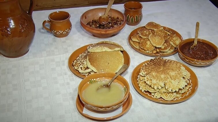 Blynai lyg pas močiutę: kuo senovėje kepti blynai skiriasi nuo gaminamų šiandien?