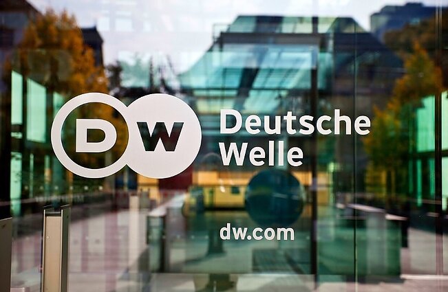Žinios. Rusija nurodė uždaryti tarptautinio vokiečių transliuotojo „DW“ padalinį Maskvoje, atšaukti jo žurnalistų akreditacijas