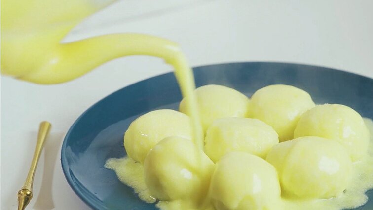 Cepelinų dieną šefė siūlo išbandyti virtų bulvių cepelinus su varške ir slaptu ingredientu – peletrūnu