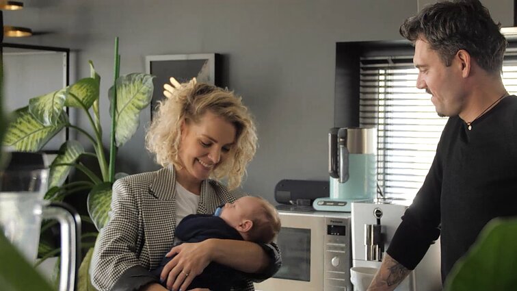 Gyvenimo tempą pristabdę Rimgailos džiaugiasi galėdami laiką skirti kūdikiui: joks darbas ar projektas to neatstos