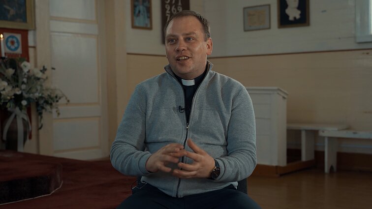Kelias. Kunigas ir mokytojas Karolis Skausmenis: mokslo metų pabaigoje visada padėkoju vaikams, kad ne tik aš juos mokiau
