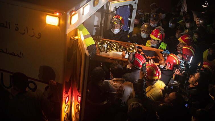 Žinios. Kelias dienas Maroke trukusi gelbėjimo operacija pasibaigė nelaimingai: į 32 metrų šulinį įkritęs 5-metis neišgyveno