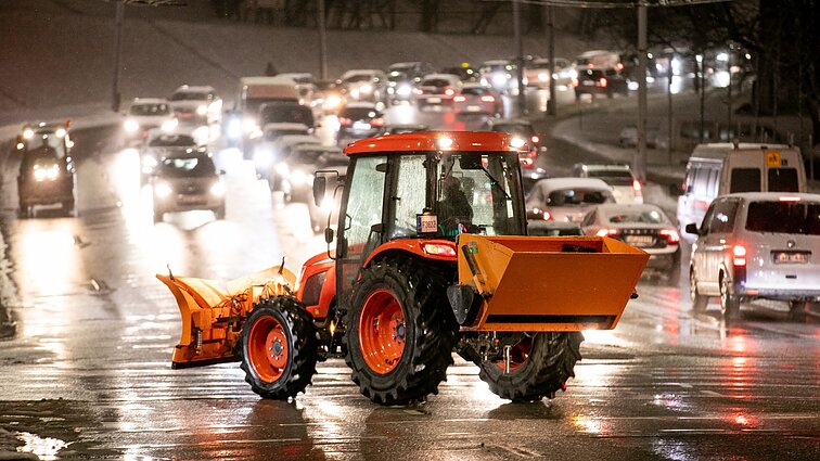 Kaip nuo druskos žiemą apsaugoti automobilį patarę ekspertai perspėja: nestatykite jo šildomame garaže