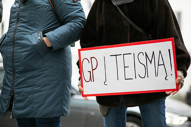 Žinios. Nors galimybių paso naudojimas sustabdytas, prieš jį kovojančios Basos mamos susirinko protestui