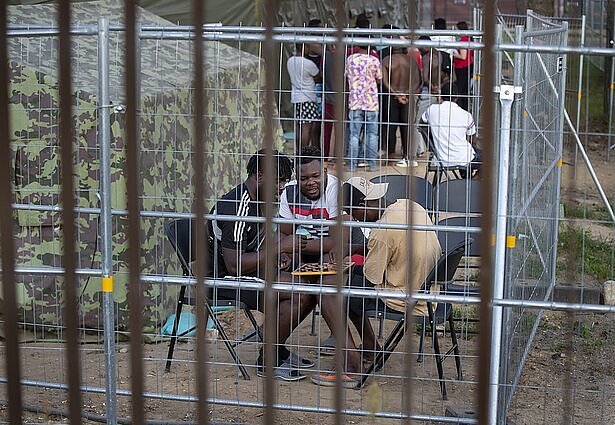 Žinios. Po vakar kilusių neramumų į Pabradę migrantų prašymu siunčiama teisininkų komanda