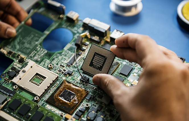 Aukštosioms technologijoms – finansinė parama: Europos sąjunga stengsis tapti pasauliniu lustų gamybos centru