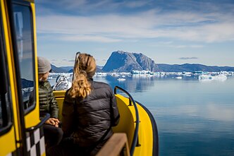 Pasiplaukiojimas laivu Nūko fjorde Pasiplaukiojimas laivu Nūko fjorde
