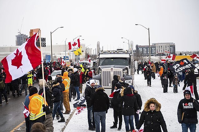Lietuvos ambasadorius Kanadoje: neramumai išsikvėpia – miesto centre išmontuojamos protestuotojų pirtys bei didžėjų studijos