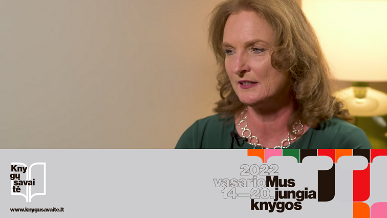 Knygų savaitė 2022. Prof. Evaldas Kazlauskas kalbina Silviją Foti apie knygą „Vėtra Lietaus šalyje“. Leidykla „Kitos knygos“