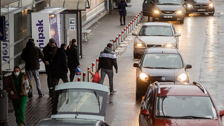 Mokslininkai teigia, kad COVID-19 banga Lietuvoje piką turėtų pasiekti kitą savaitę, vėliau – atsitraukti