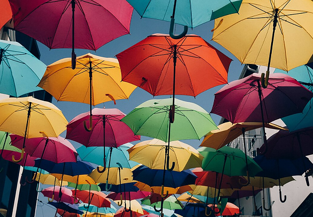 Ryto klausimas. Kuris personažas turėjo skėtį kaip svarbų aksesuarą?