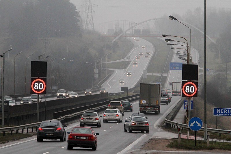 Kintami informaciniai kelio ženklai Kintami informaciniai kelio ženklai