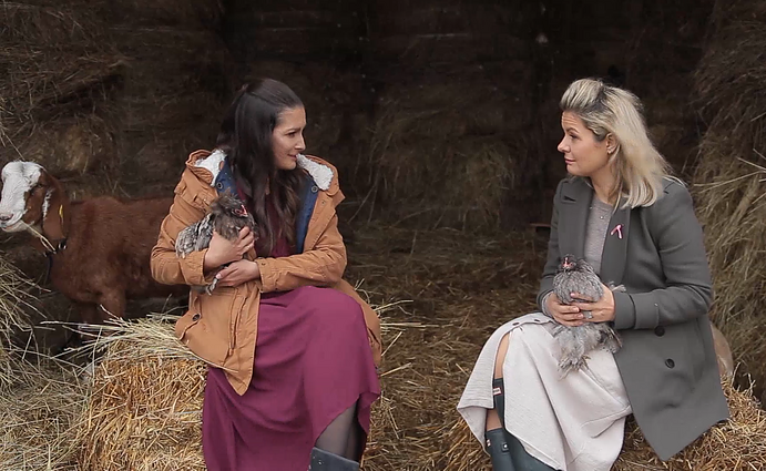 Iš miesto į kaimą išsikrausčiusi ir vištas auginanti Jurkšų šeima pataria norintiems užsiimti šia veikla: pradėkite nuo keleto paukščių