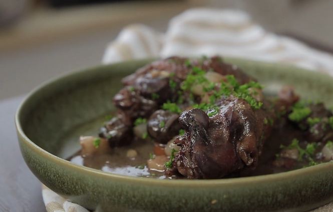 Vištų ūkyje ne kartą išbandytas receptas: išbandykite prancūzišką gaidžio puode receptą